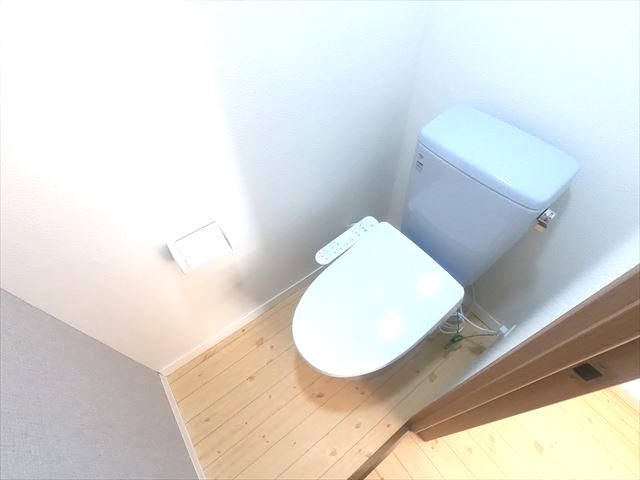 トイレ　ウォシュレット付き