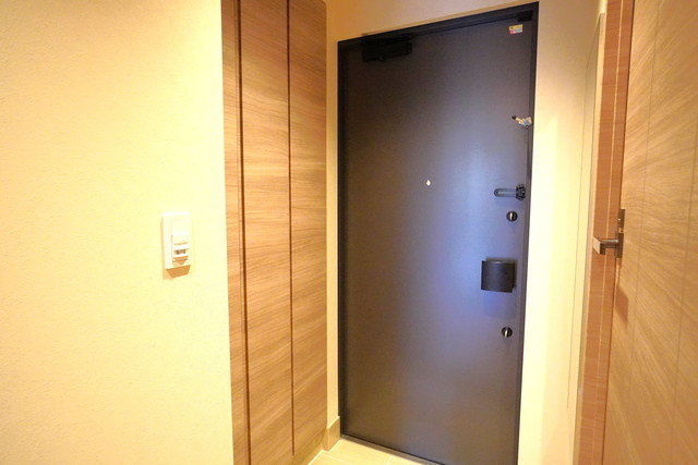 玄関　※別部屋の参考写真です。