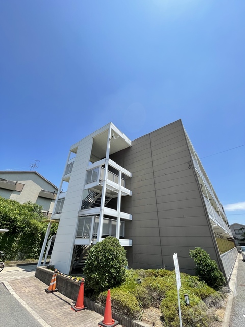 エントランス　ここに住む幸せ。明るいエントランス。