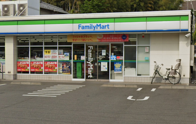 コンビニ　ファミリーマート 横浜神大寺三丁目店（コンビニ）まで641m