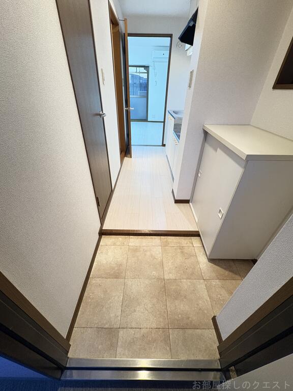 玄関　（写真は同タイプ）