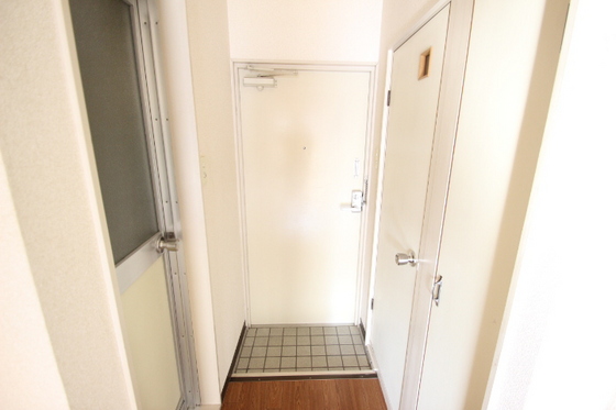 玄関　※別部屋の写真です