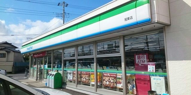 コンビニ　ファミリーマート（コンビニ）まで450m
