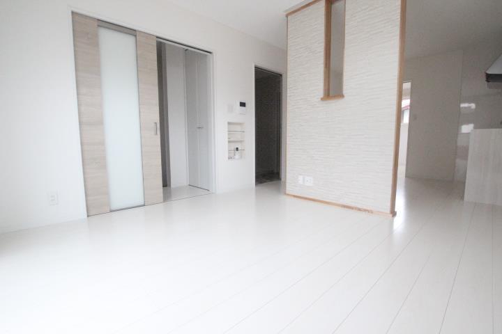 居室・リビング　同タイプ反転イメージ