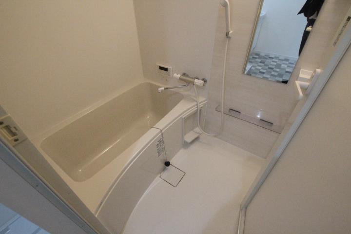 バス・シャワールーム　同タイプ反転イメージ