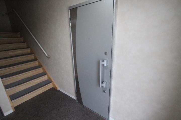 玄関　同タイプ反転イメージ