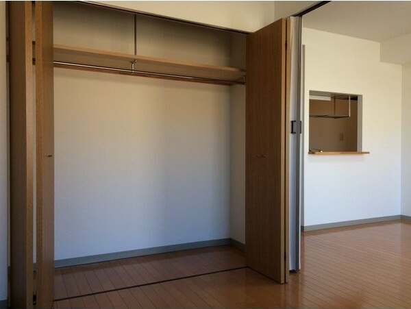 収納　衣類の収納に便利なクローゼットが付いています！