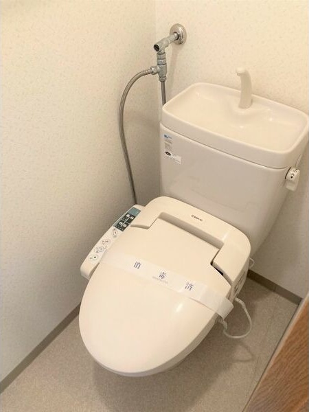 トイレ　嬉しいウォシュレット付きのトイレ！便座温かいですよ♪