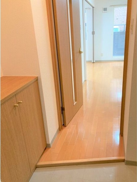 玄関　明るい玄関がお出迎えです☆