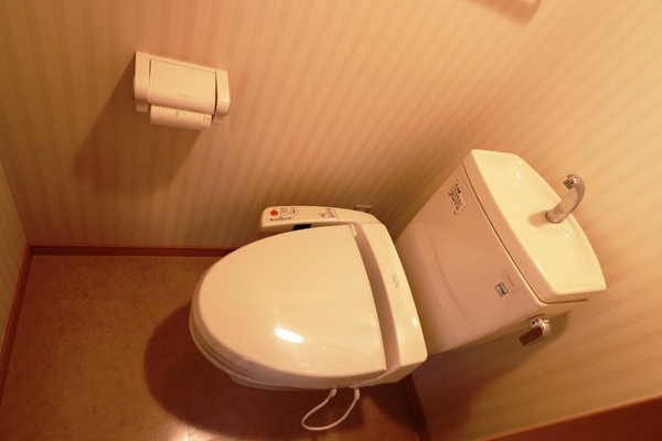 トイレ　温水洗浄便座