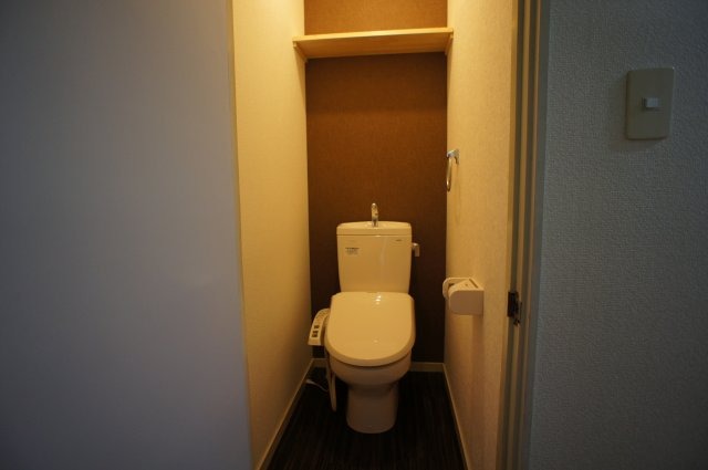 トイレ　温水洗浄便座