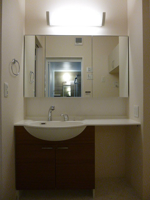 洗面設備　写真は103号室です（参考）