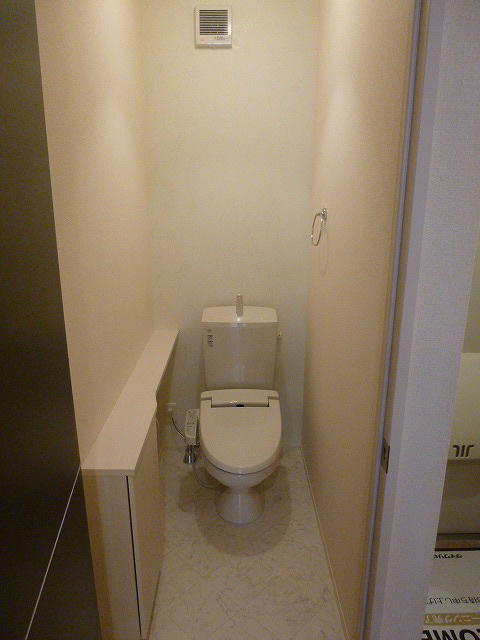 トイレ　写真は103号室です（参考）