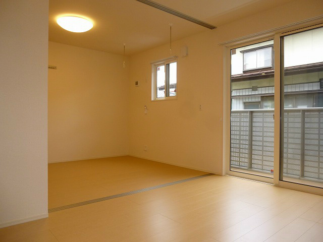 居室・リビング　写真は103号室です（参考）