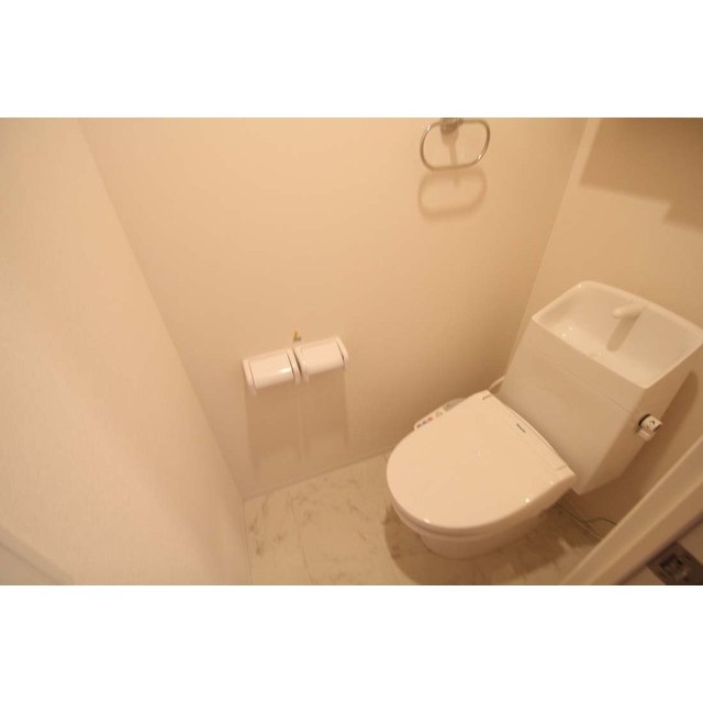 トイレ　温水洗浄便座