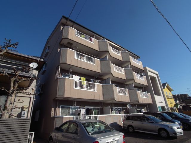 建物外観　前面に建物がなく日当たり良好です。
