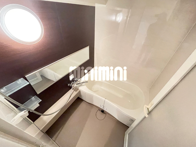 バス・シャワールーム　広々バスルーム