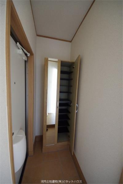 玄関　大きな下駄箱