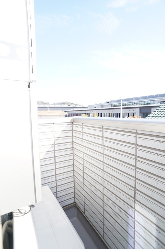 バルコニー　浴室乾燥機と併用することで、日々の洗濯がより効率的に行えます