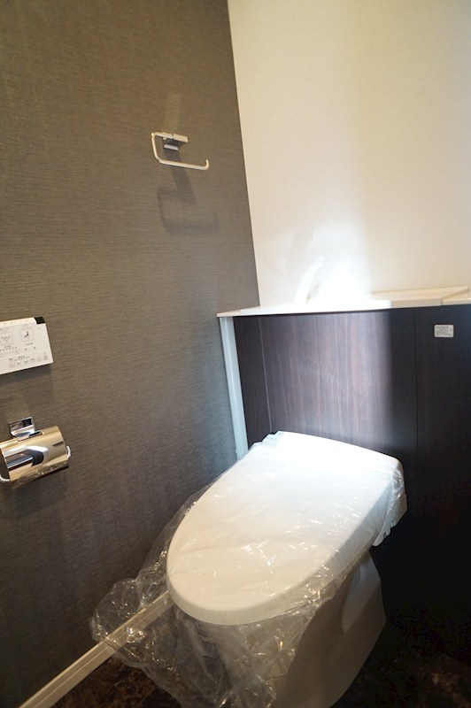 トイレ　バス・トイレ別の独立設計。温水洗浄便座完備で、清潔感のある機