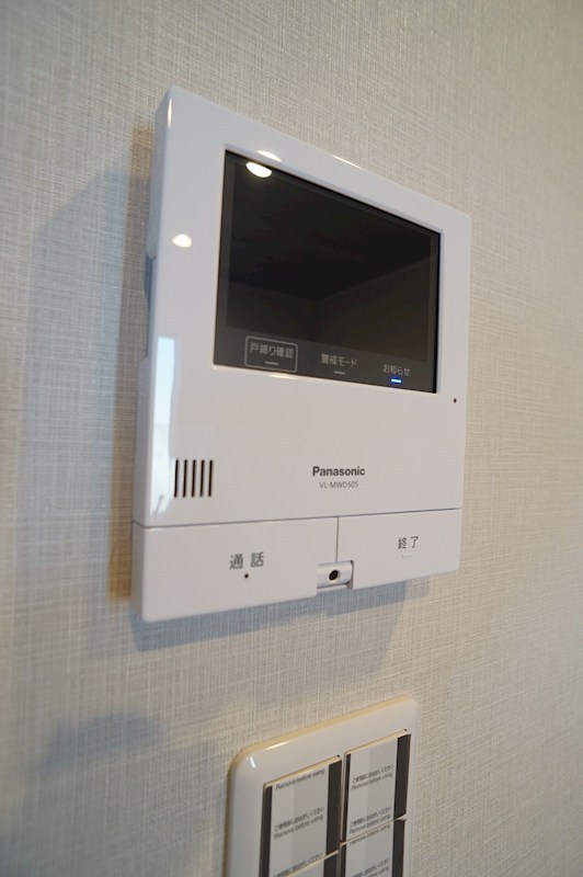 セキュリティ　TVモニター付インターホン完備。来客の顔を確認してから対応で