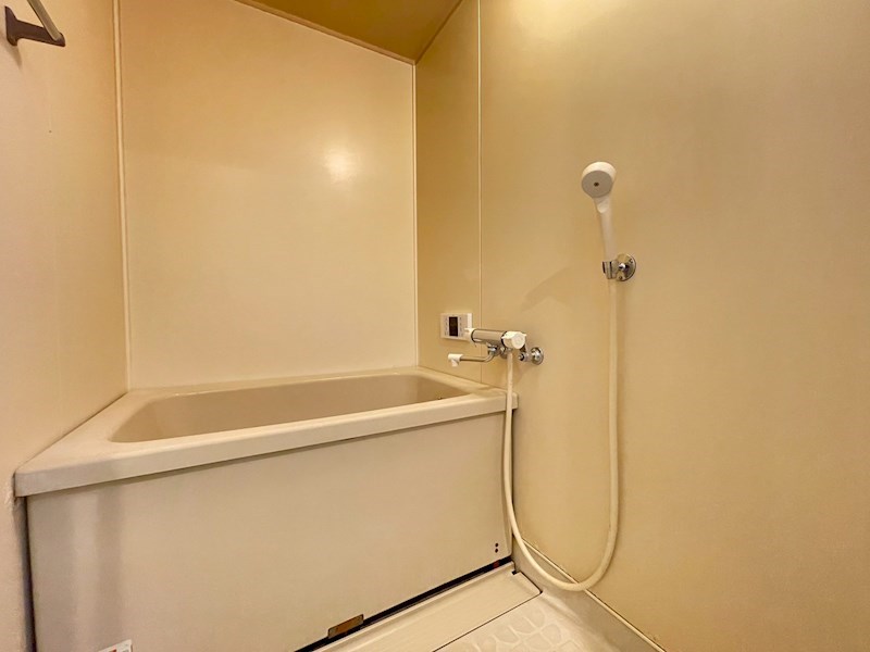 バス・シャワールーム　清潔感のあるお風呂で一日の疲れを癒しましょう。