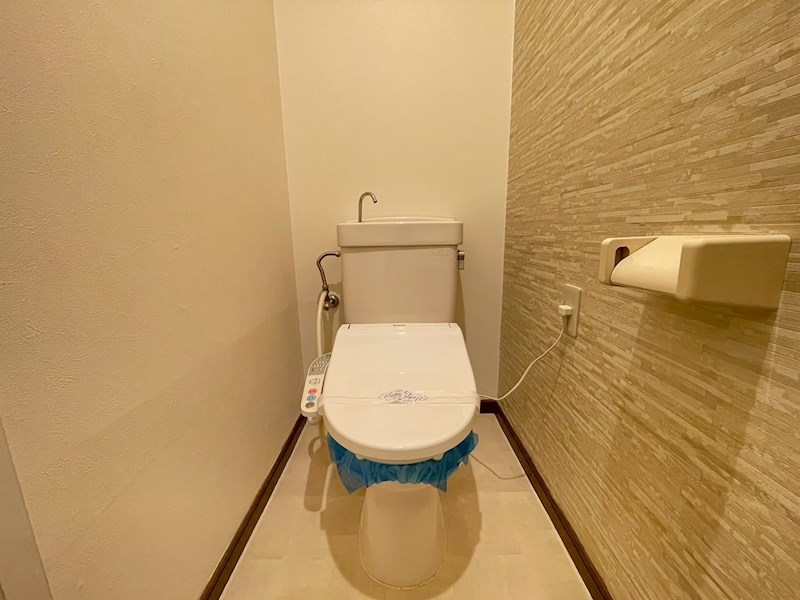 トイレ　温水洗浄便座も付いて清潔なトイレ