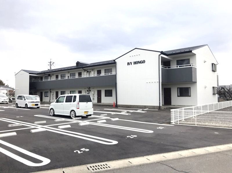 建物外観　2階建ての綺麗な外観です。