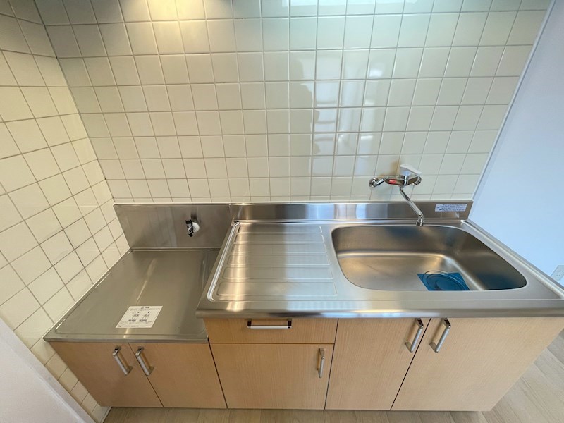 キッチン　白を基調としたキッチンは清潔感があって良いですね。