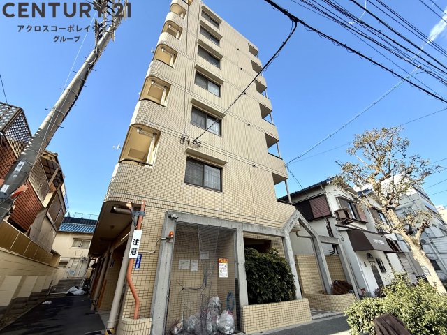 建物外観　敷地内にゴミ置き場があります