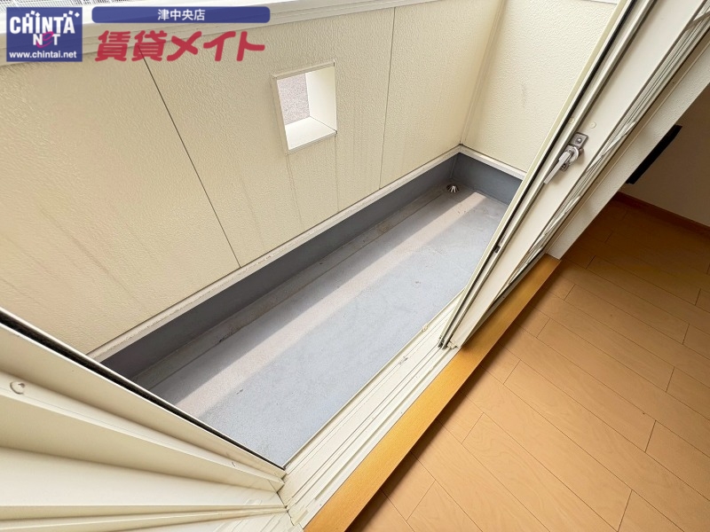 バルコニー　同物件別室画像