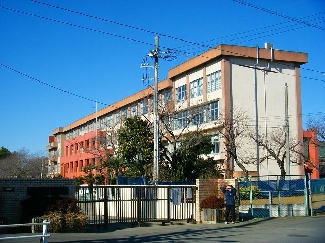 中学校　八王子市立楢原中学校（中学校）まで989m
