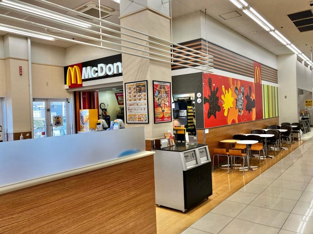飲食店　マクドナルド 新座西友店（飲食店）まで448m
