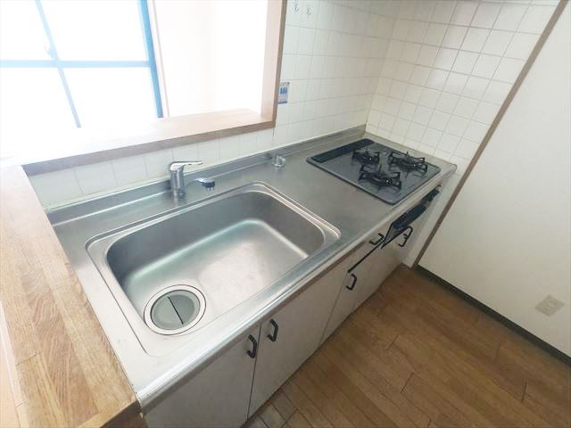 キッチン　3口ガスコンロ付き、人気のカウンターキッチン