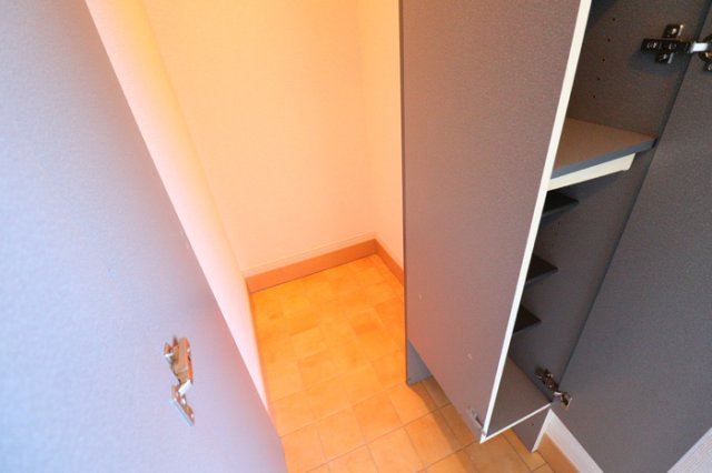 玄関　玄関横収納