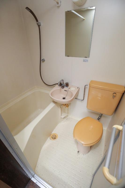 トイレ　3点ユニットバス・トイレ