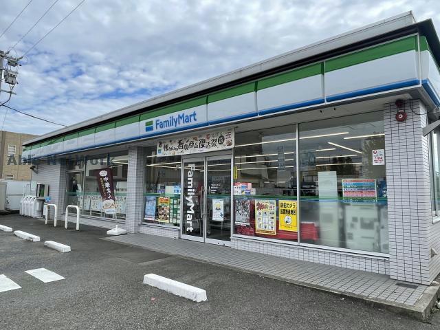 コンビニ　ファミリーマート緑伝治山店（コンビニ）まで757m