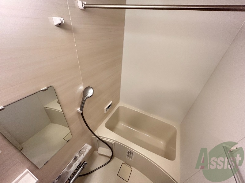 バス・シャワールーム　こちらのお風呂で一日の疲れを癒して下さい。