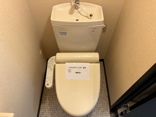 トイレ　温水洗浄便座付　WC