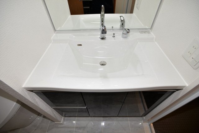 洗面設備　独立洗面化粧台が付いています