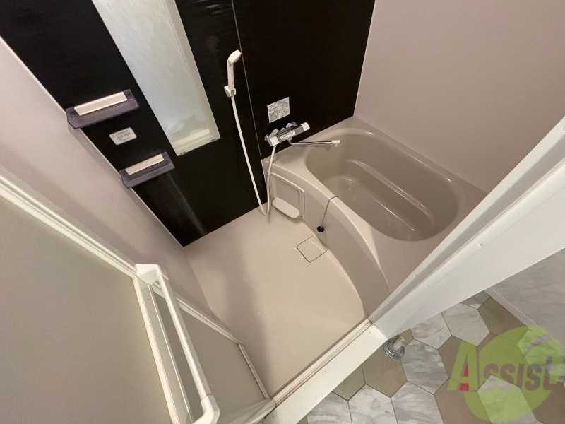 バス・シャワールーム　お風呂になります。一日の疲れを癒してくださいね。