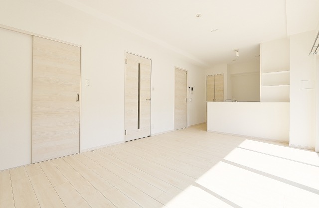 居室・リビング　12帖のリビングは家具が十分に配置できます