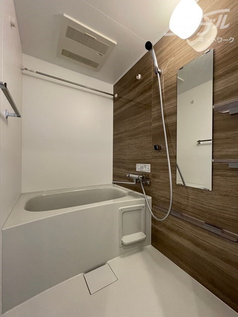 バス・シャワールーム　広々空間！