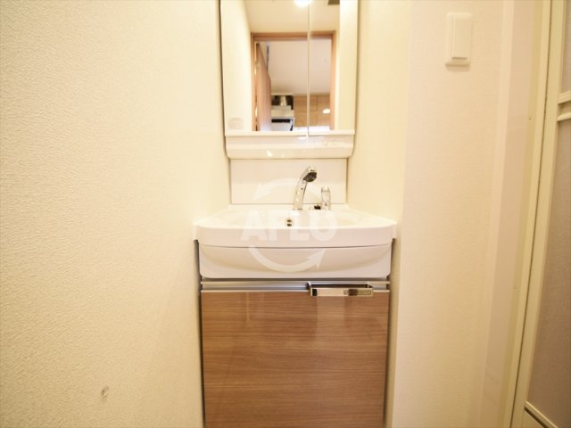 洗面設備　プレサンス大阪天満リバーシア　独立洗面台