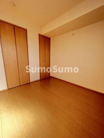 その他部屋・スペース　開放的な寝室です