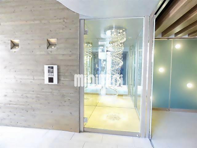 エントランス　オートロック付きで安全。