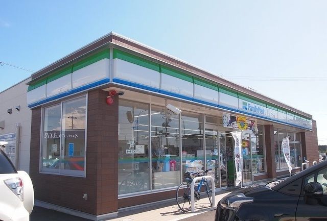 コンビニ　ファミリーマート　旭町１丁目店（コンビニ）まで450m
