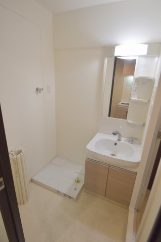 洗面設備　洗濯機は室内に置けます