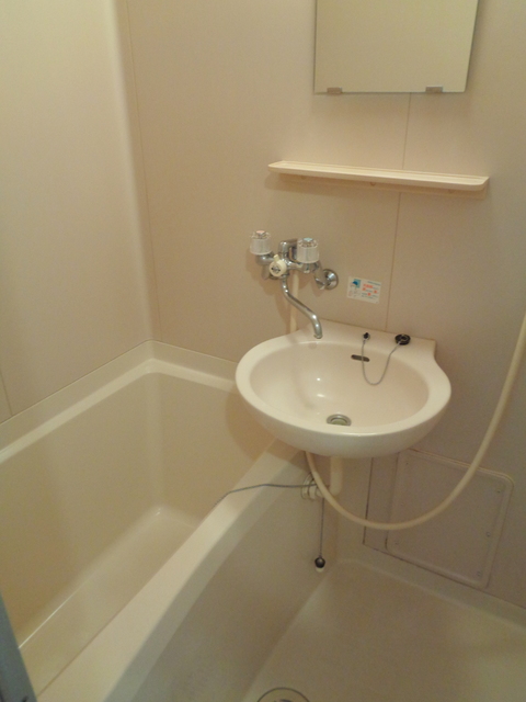 バス・シャワールーム　２点ユニット式バスルーム