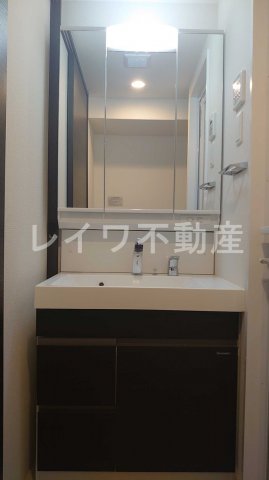 洗面設備　コンパクトで使いやすい洗面所